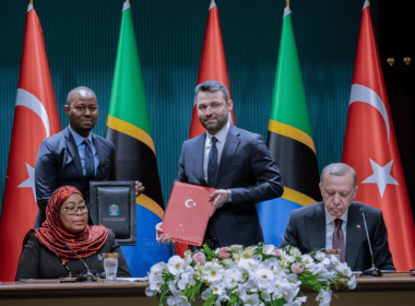 President Samia Suluhu Hassan and President Recep Tayyip Erdoğan in a photo together with the representative of Tanzania who is the Director General of the Investment Center TIC Mr. Gilead Teri and the representative of Turkey who is the Vice President of the Office of the President Investments.
