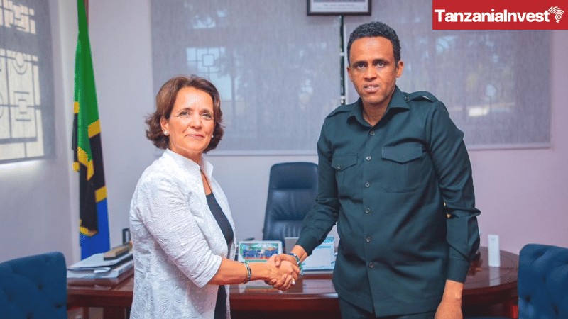 Minister for Agriculture Hon. Hussein Bashe (left) and WFP Country Representative Sarah Gordon-Gibson
