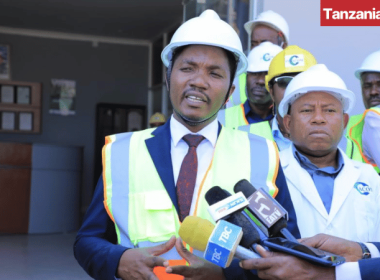 Tanzania Minister of Industry Selemani Jafo at Itracom Fertilizer factory