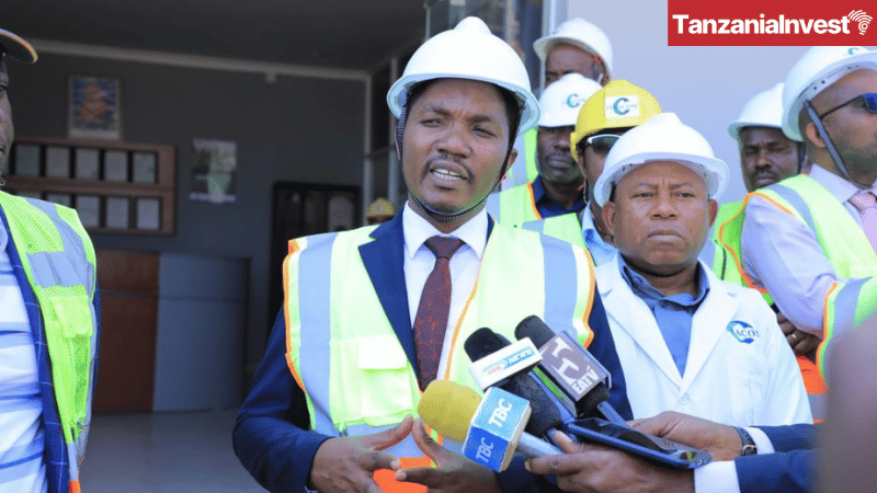 Tanzania Minister of Industry Selemani Jafo at Itracom Fertilizer factory