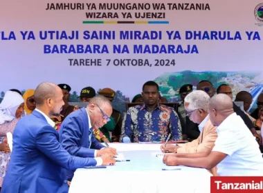 The signing of five contracts for the construction of 13 bridges in Lindi