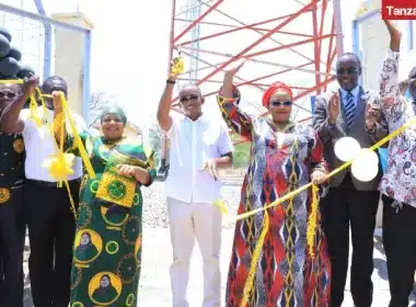 Minister Silaa launching the Singida moblie communication tower